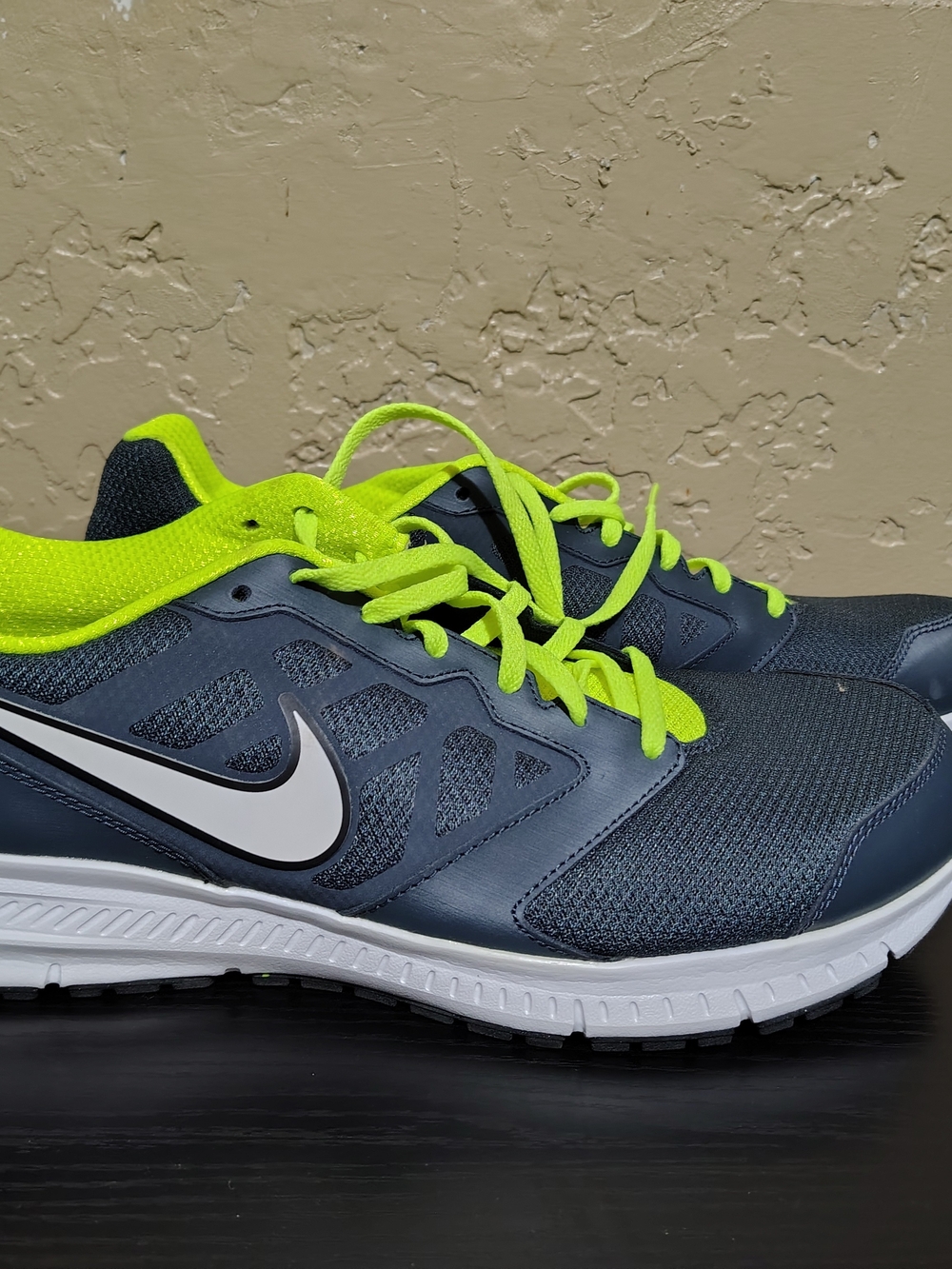 Nike Men's Running Shoes in Navy and Neon Yellow